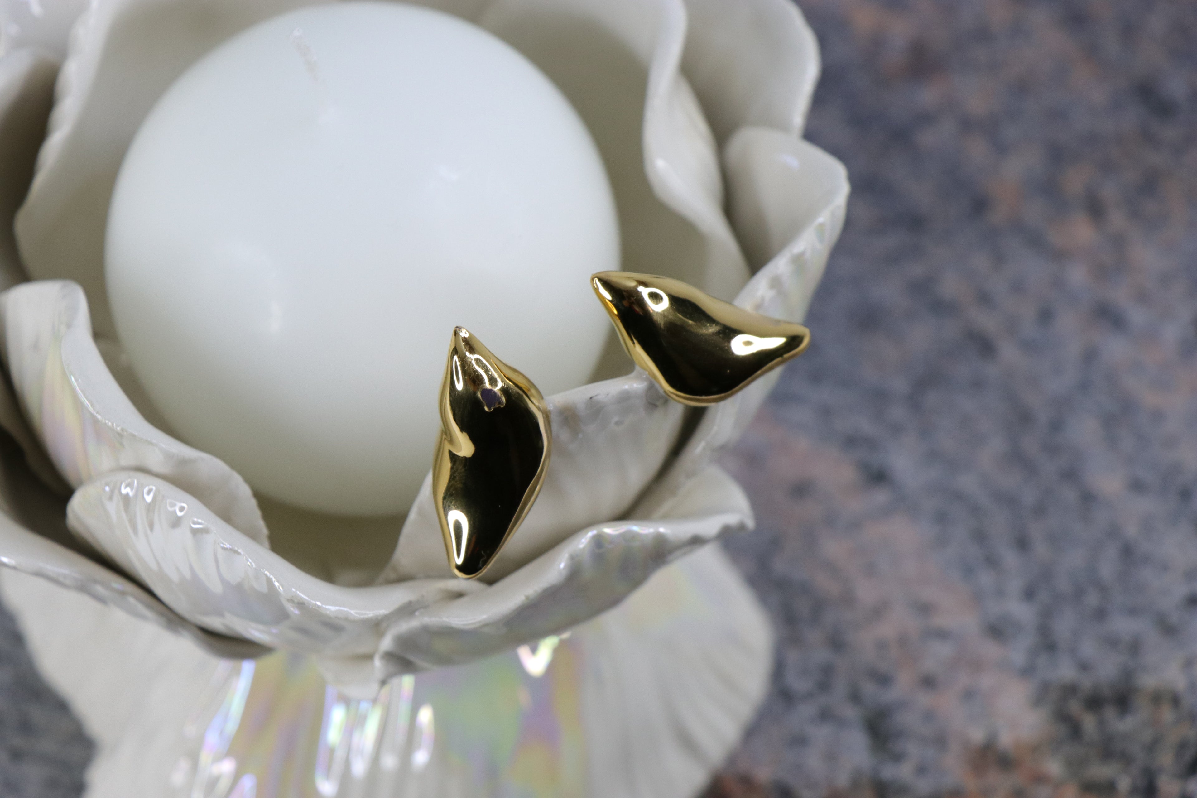 Oval peace | With birds