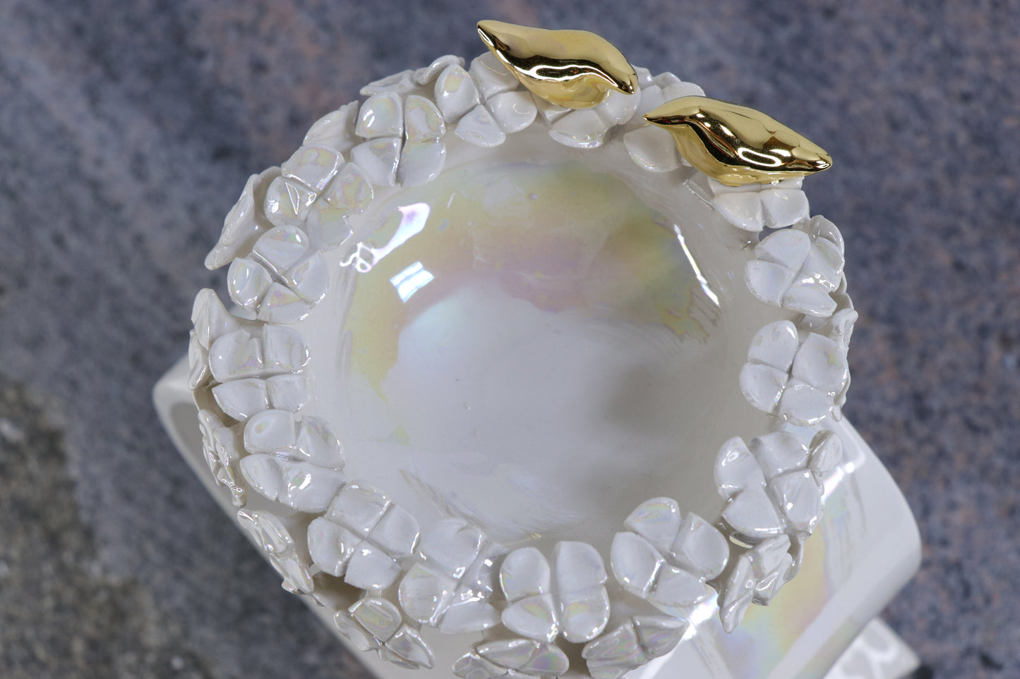 Oval peace | With birds