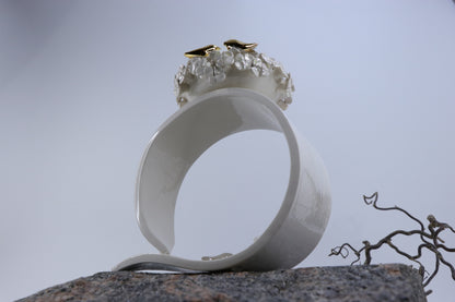 Oval peace | With birds