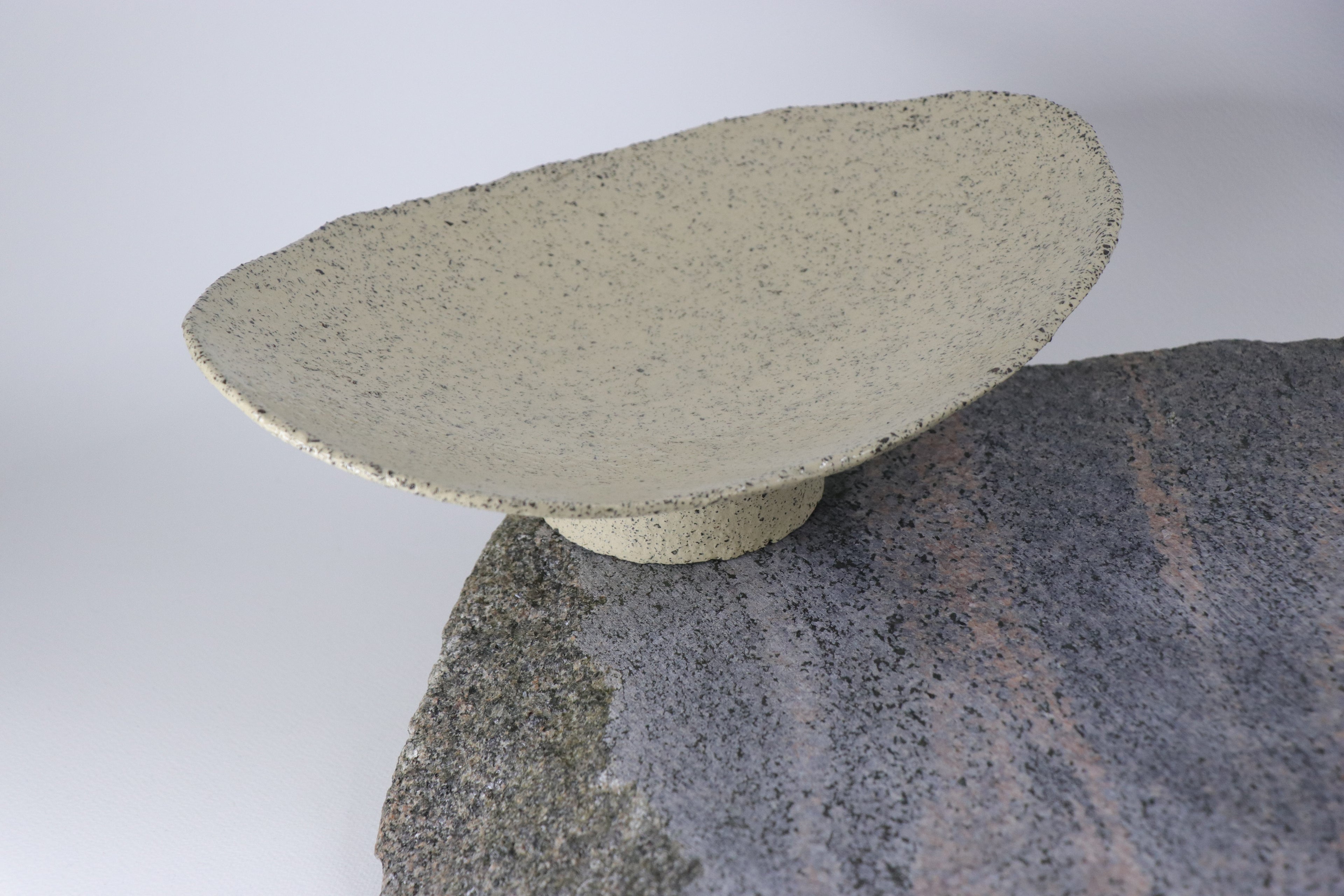 Šviesusis akmuo | Lėkštė