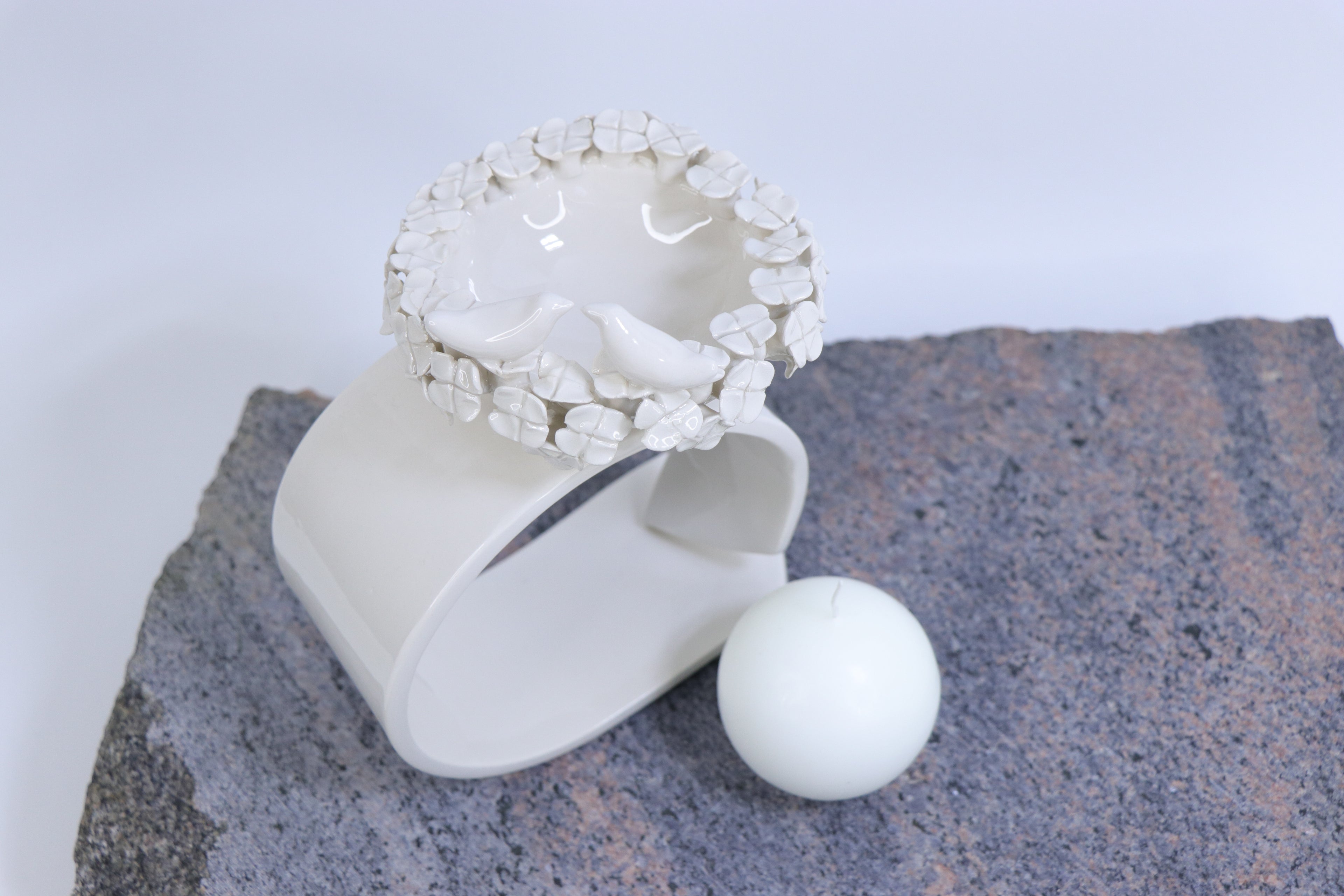 Oval peace | With birds